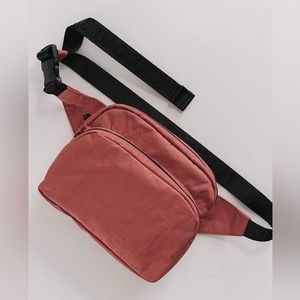 BAGGU fanny pack. Color: baked apple (discontinued color!)
